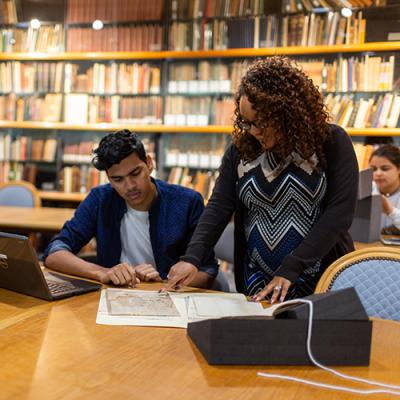 Photo: Student getting help with research